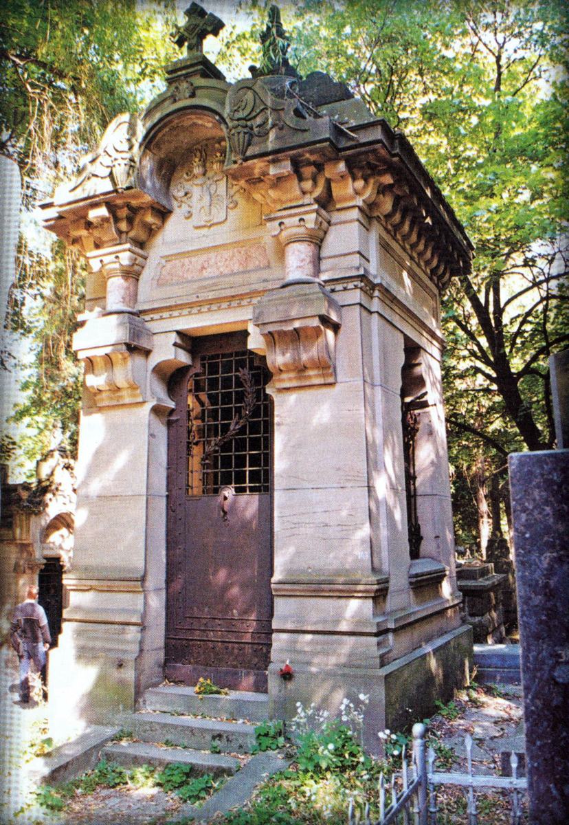 Monument-Crypt
