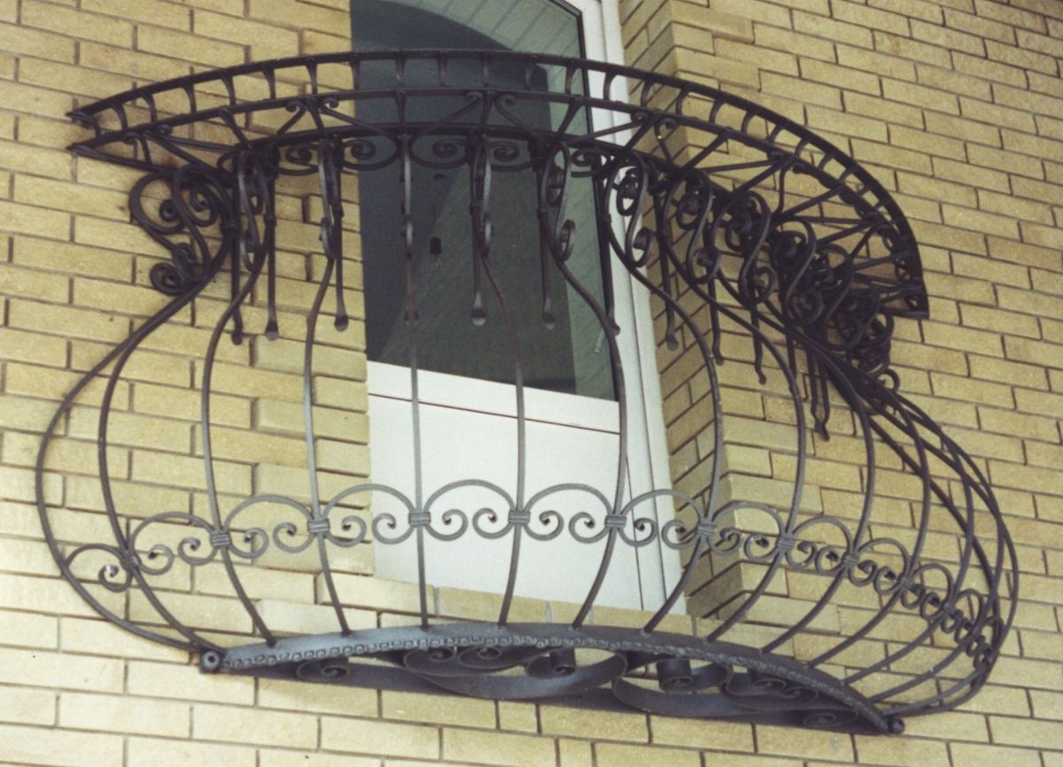 Калейдоскоп-Кований балкон. Сосновий бір